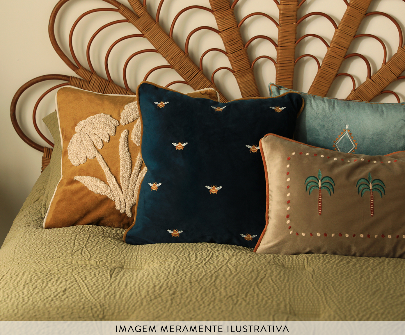 Capa de Almofada Bordada com Tassels Oasis Bege - image 1