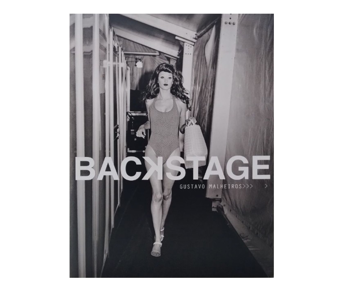 Livro "Backstage - Um Jornal Fotografico Por Gustavo Mal" - image 0