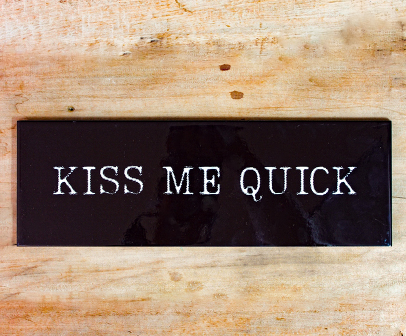 Azulejo Decorativo "Kiss Me Quik" - image 1