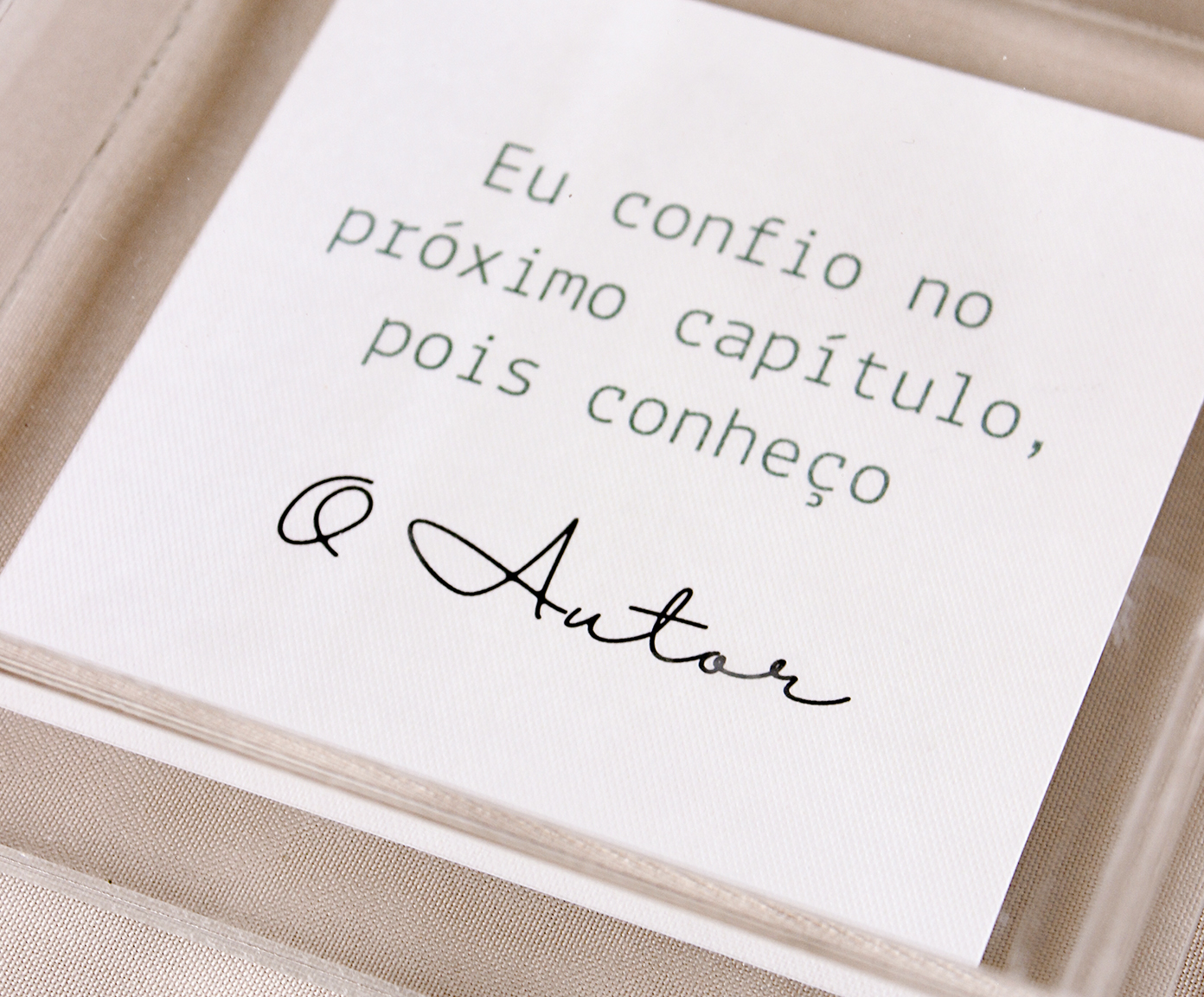 Quadro em Acr&iacute;lico "Eu Confio No Pr&oacute;ximo Cap&iacute;tulo" - image 1
