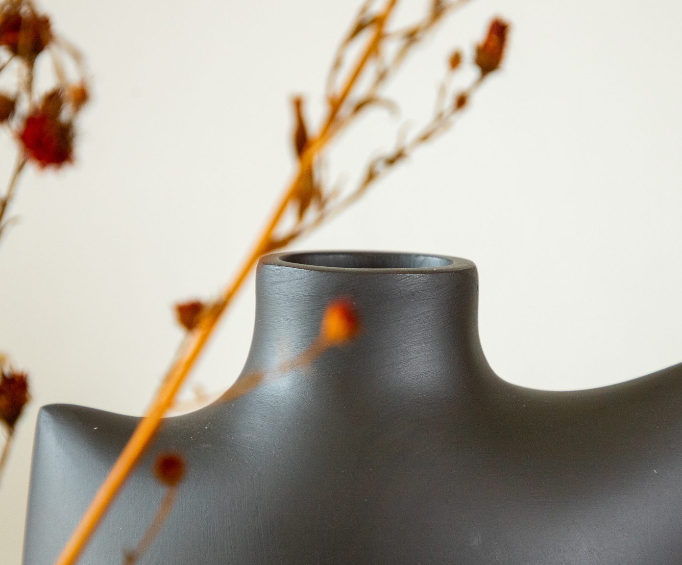 Vaso em Resina Filbrick Preto - image 1