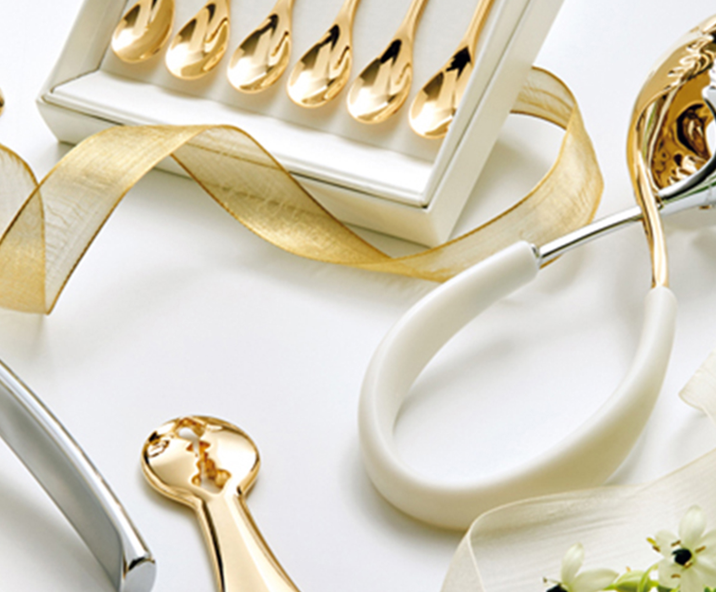 Quebra-Nozes em Inox Kiss Dourado - image 1