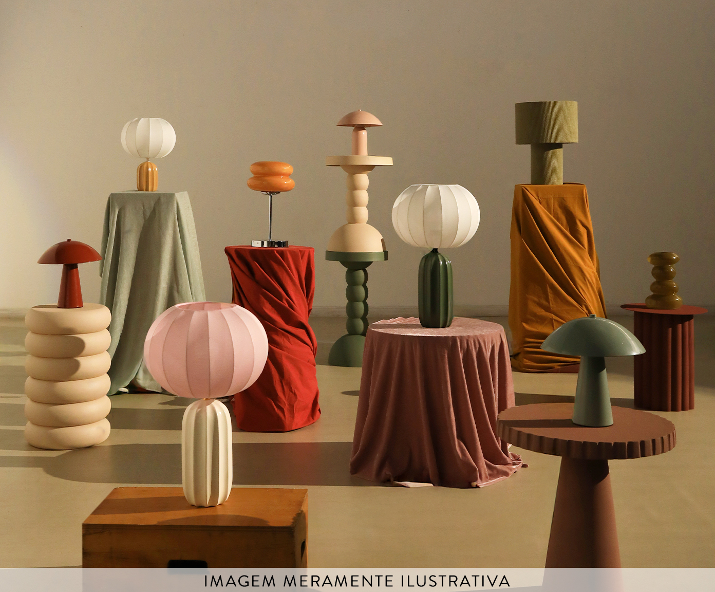 Lumin&aacute;ria de Mesa L&uacute;men Rosa e Branca - image 1