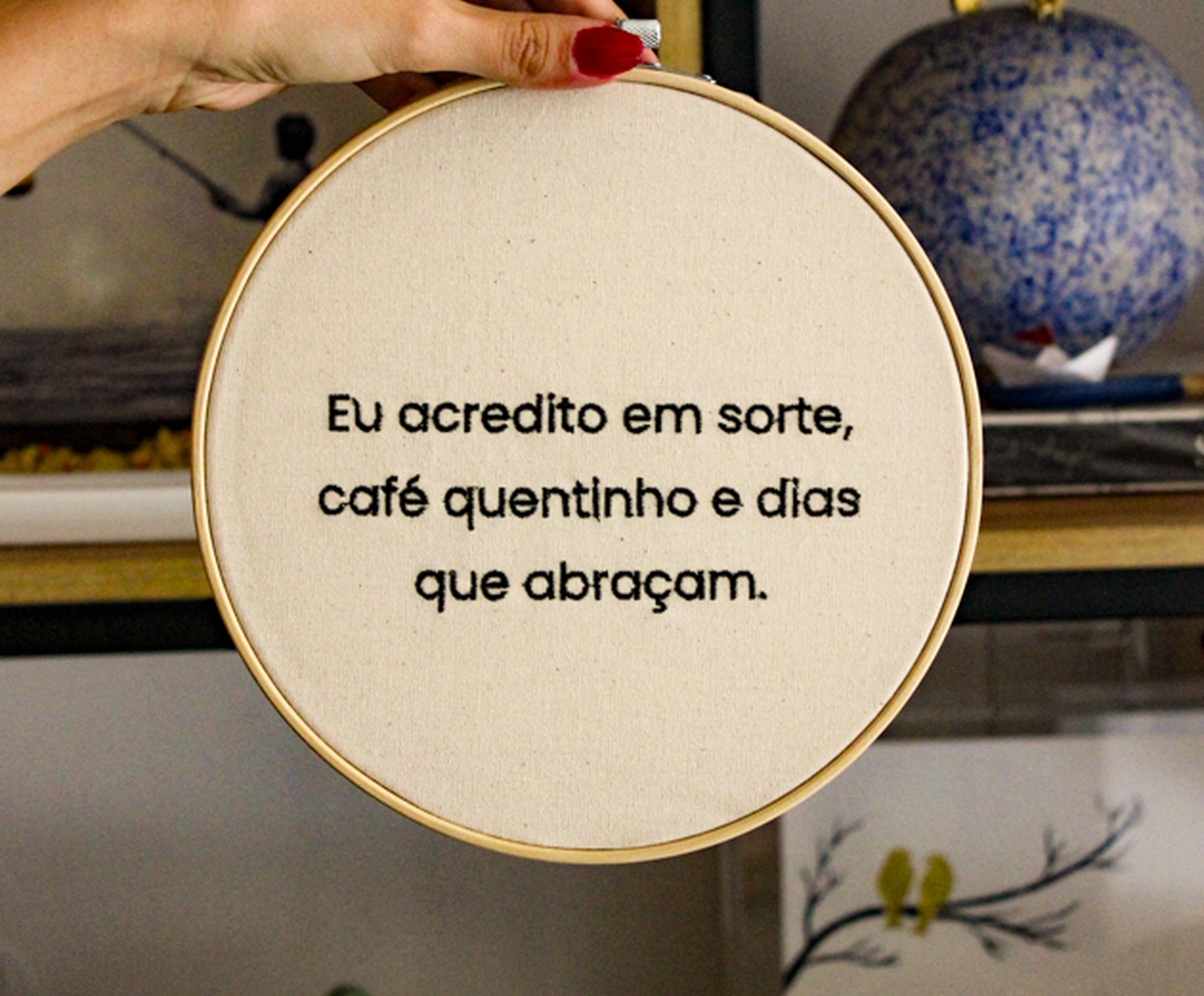 Bordado Decorativo "Caf&eacute; Quentinho e Dias que Abra&ccedil;am" image number 3