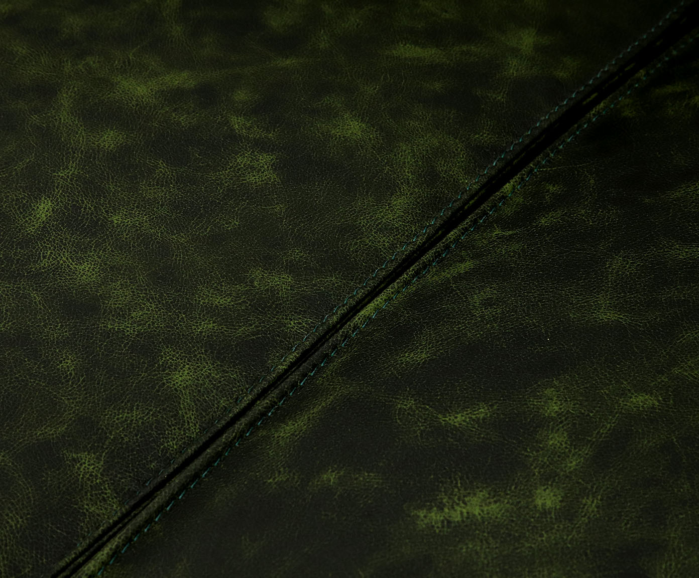 Sof&aacute; 3 lugares em Couro Ettore Verde image number 14