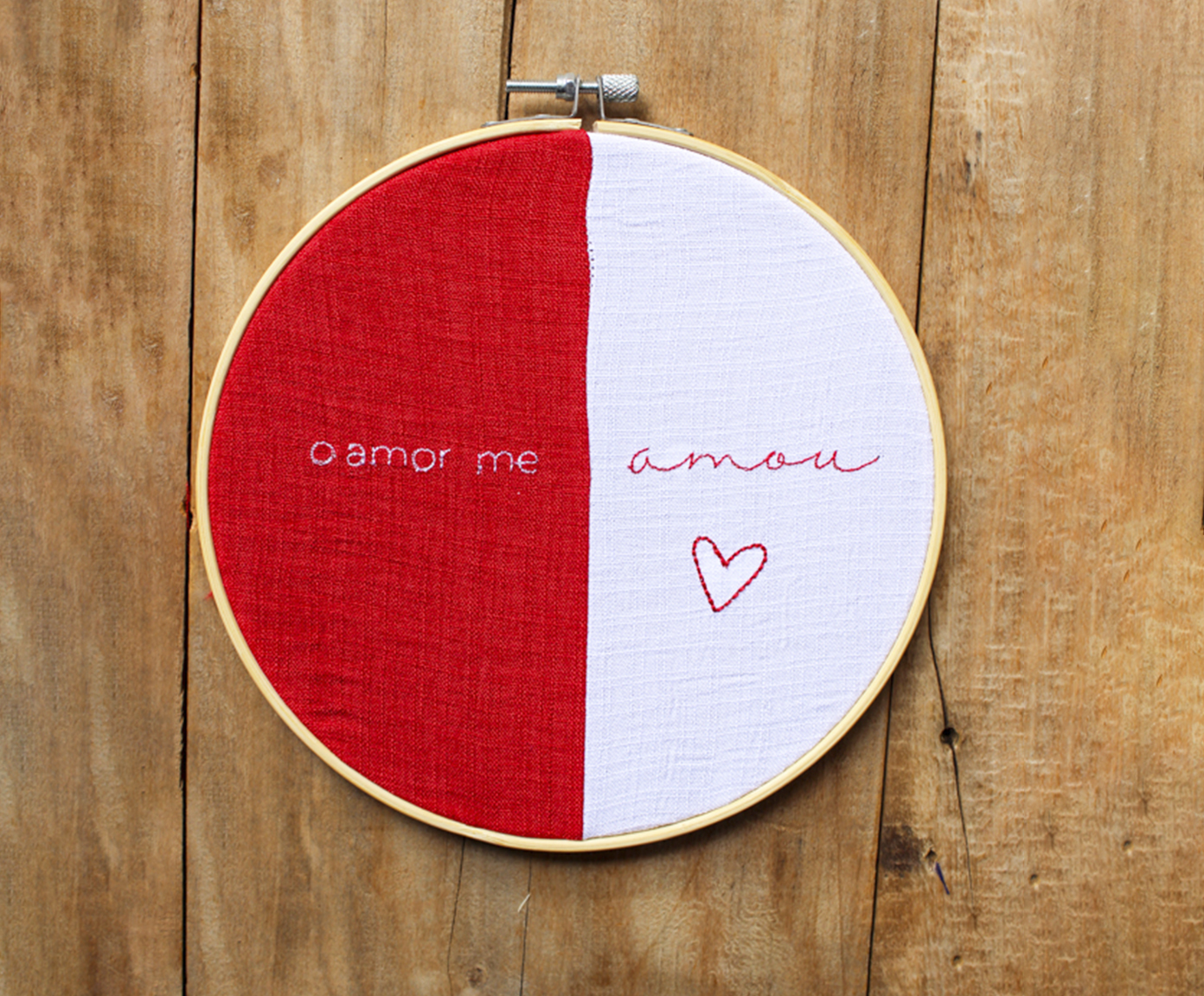 Bordado Decorativo "O Amor Me Amou" - image 1