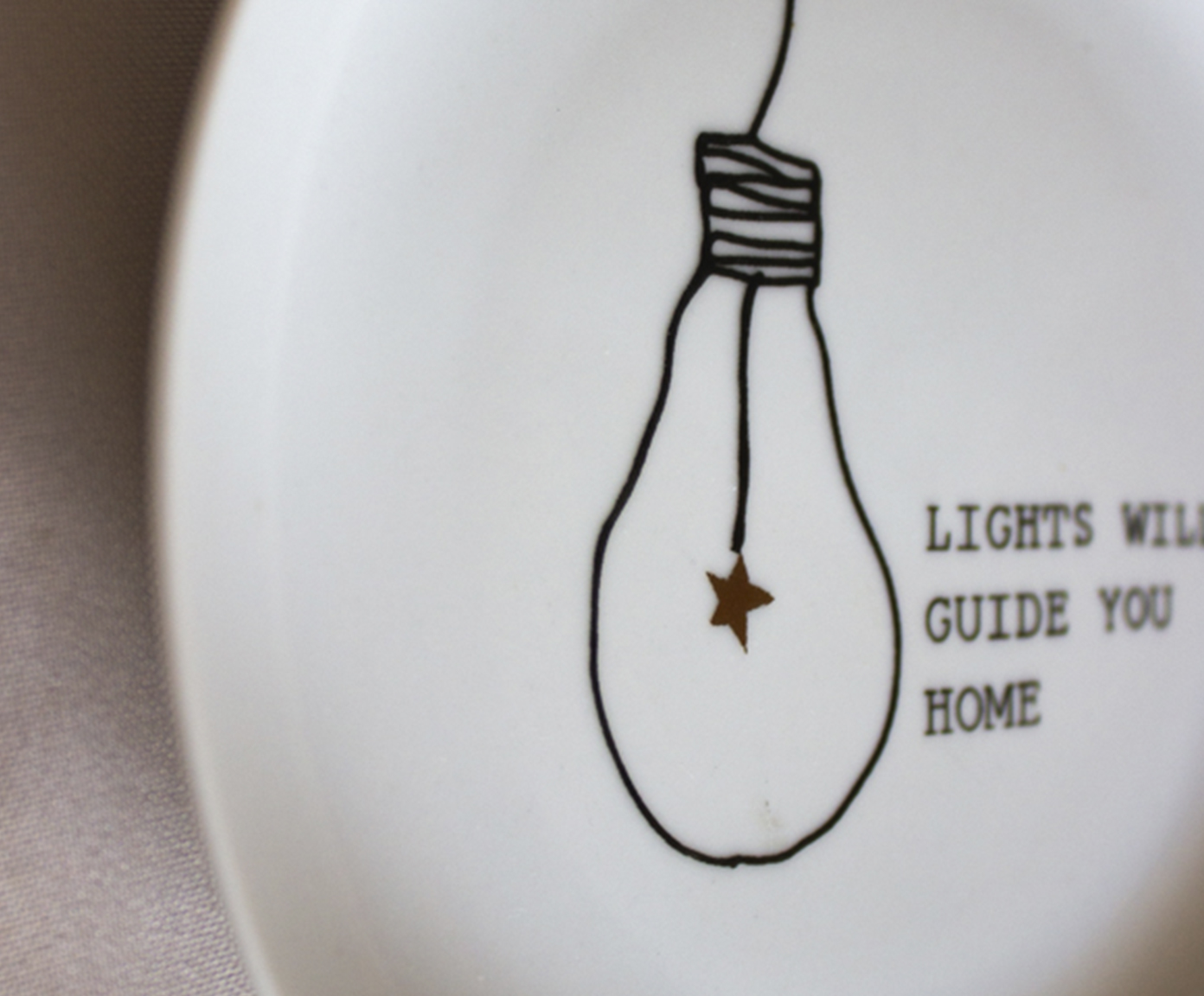Prato Decorativo "Lights Will Guide You Home" - image 1