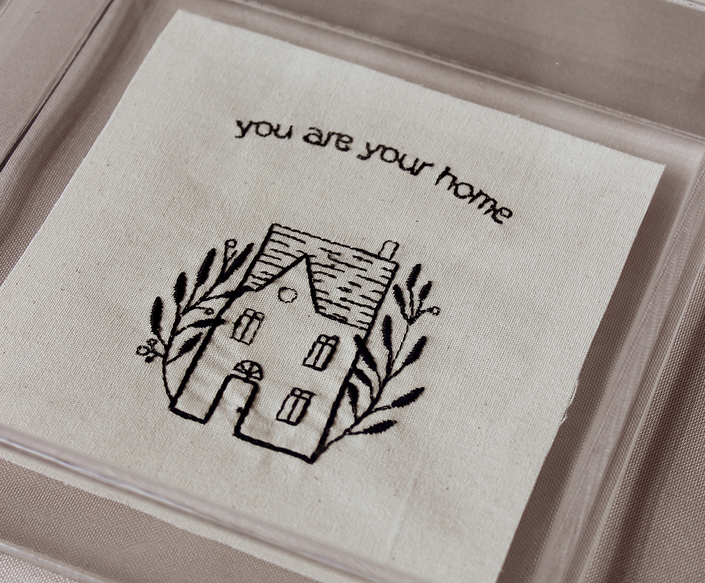 Quadro em Acr&iacute;lico "Bordado You Are Your Home" - image 1